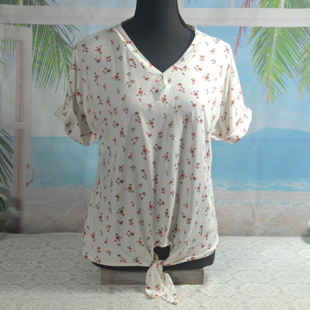 2/$10 B Flawless Red Rose Floral V-Neck Tie Front Top Size Small MUST BUNDLE